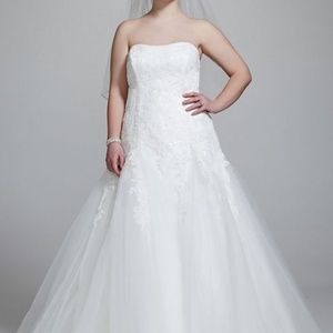 Beaded Appliqué Wedding Dress - Sz 22